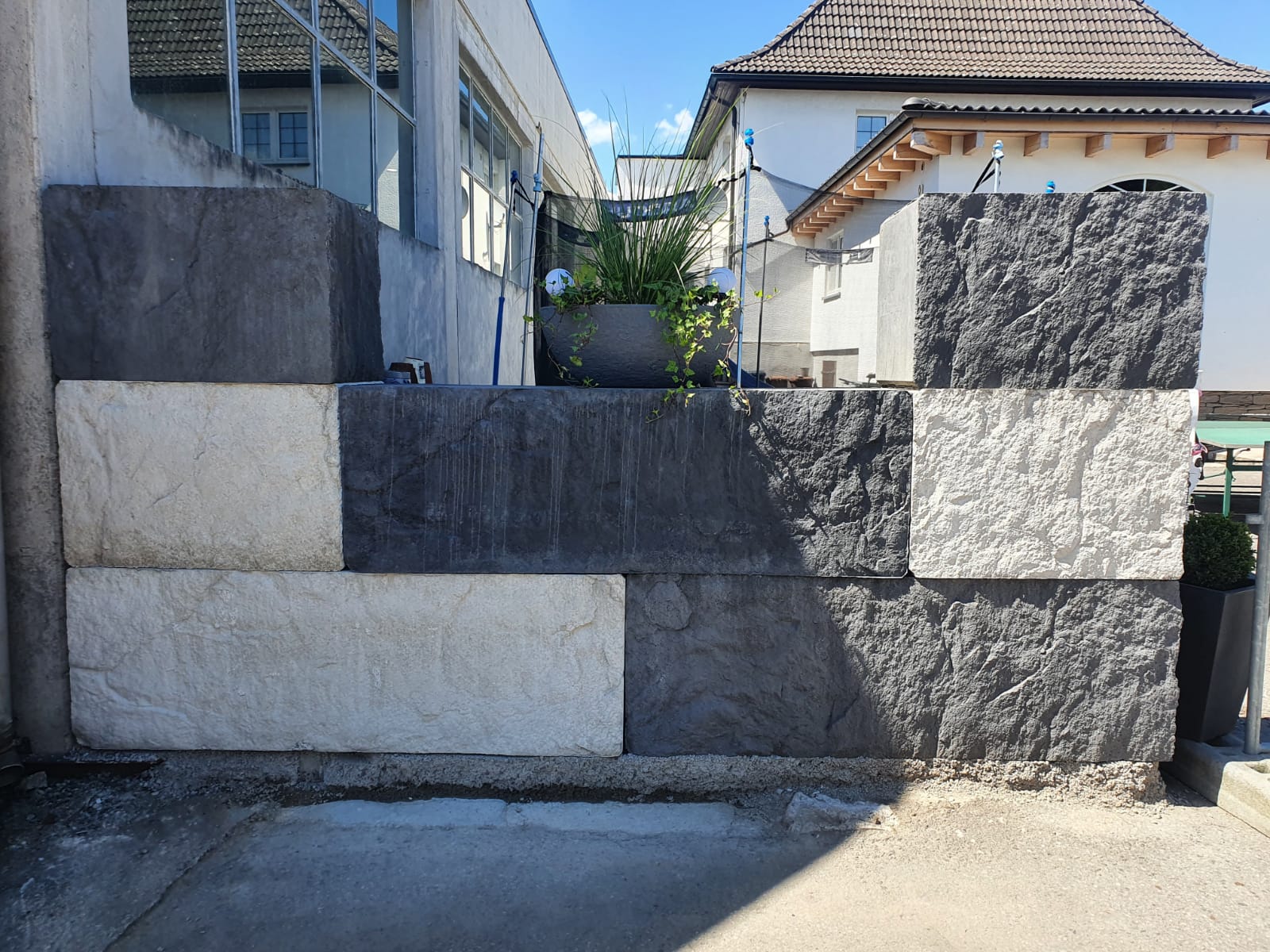 Rastersteine mit Front in Spalt-Optik